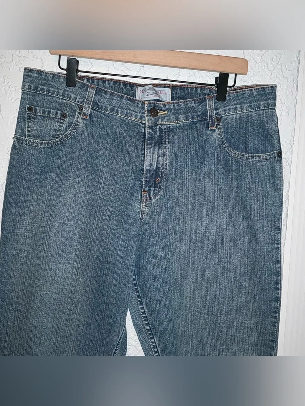 Levi Strauss Mid Rise Straight-Leg Jeans in Dark Blue